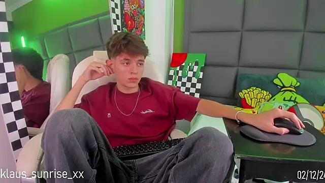 Snapshot of KLAUS_SUNRISE_XX chatting on December 3, 2024, 4:20 am KLAUS SUNRISE XX online show from December 3, 2024, 4:20 am