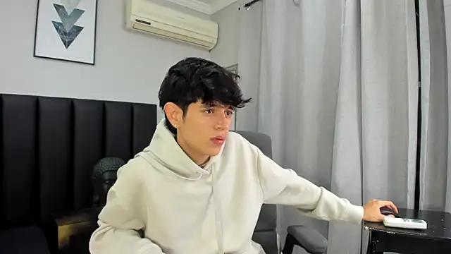 Snapshot of KLAUS_SUNRISE_XX chatting on February 27, 2025, 7:41 am KLAUS SUNRISE XX online show from February 27, 2025, 7:41 am