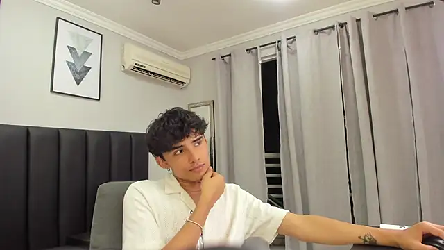 Snapshot of KLAUS_SUNRISE_XX chatting on January 18, 2025, 5:20 am KLAUS SUNRISE XX online show from January 18, 2025, 5:20 am