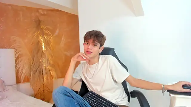 Snapshot of KLAUS_SUNRISE_XX chatting on January 26, 2025, 11:39 pm KLAUS SUNRISE XX online show from January 26, 2025, 11:39 pm