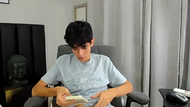 Snapshot of KLAUS_SUNRISE_XX chatting on February 28, 2025, 6:10 am KLAUS SUNRISE XX online show from February 28, 2025, 6:10 am