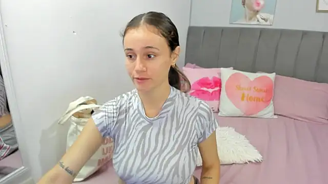 naughtyloverss online show from April 15, 2026, 4:22 pm