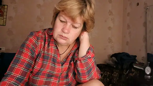 Snapshot of Ettie_Tonia chatting on November 12, 2025, 8:29 am Ettie Tonia online show from November 12, 2025, 8:29 am