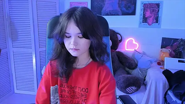 Elainebeness online show from September 10, 2025, 7:35 pm