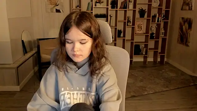 Elainebeness online show from September 16, 2025, 7:04 pm