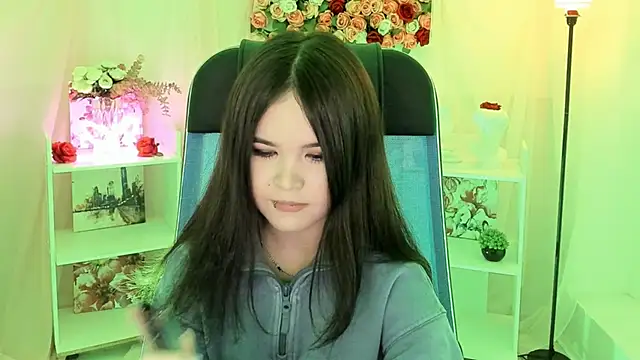 Elainebeness online show from November 15, 2025, 10:25 pm