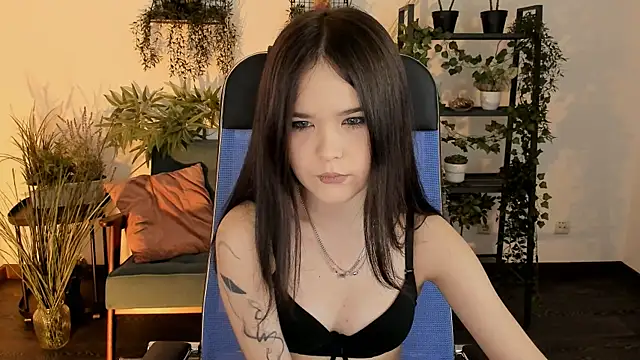 Elainebeness online show from December 16, 2025, 7:07 pm