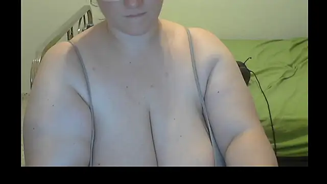 Snapshot of Maebi chatting on July 16, 2026, 8:39 pm Maebi online show from July 16, 2026, 8:39 pm