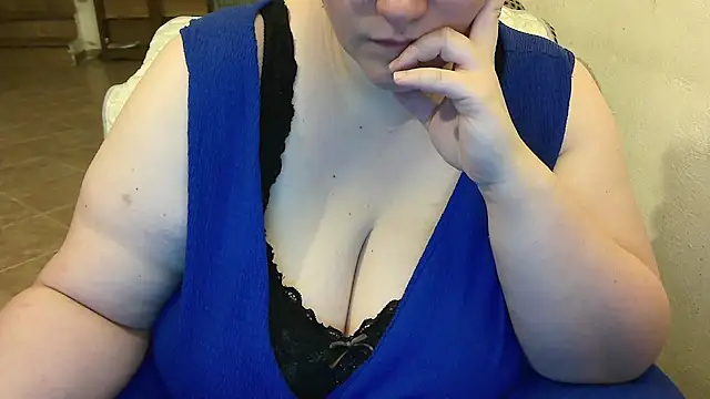 Maebi online show from September 22, 2025, 8:37 pm