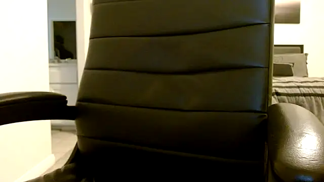 GirthBullger4You online show from September 22, 2025, 5:57 am