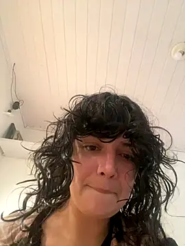 magalunabb online show from September 27, 2025, 4:24 pm