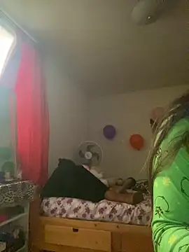 Miss oliviaa online show from March 18, 2026, 8:53 pm