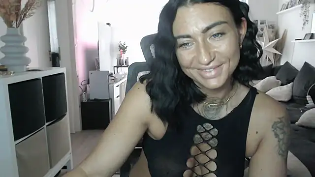 IntiMia online show from February 11, 2026, 8:25 am