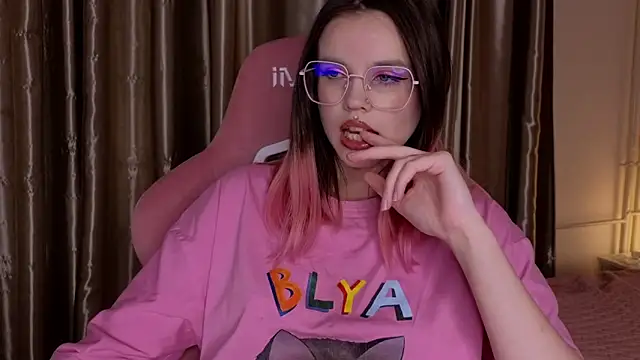 HanaMitsuri online show from January 9, 2026, 7:21 pm