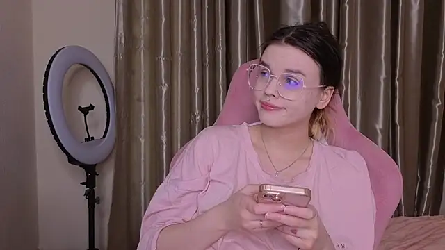 HanaMitsuri online show from March 27, 2026, 8:54 pm