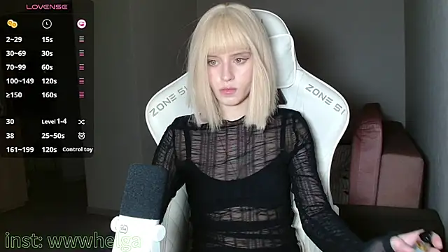 LizaKisses online show from November 14, 2025, 4:10 pm