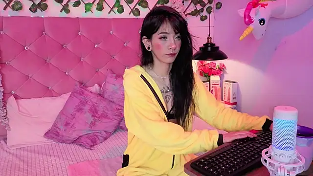 lauren evans96 online show from April 8, 2026, 2:57 am