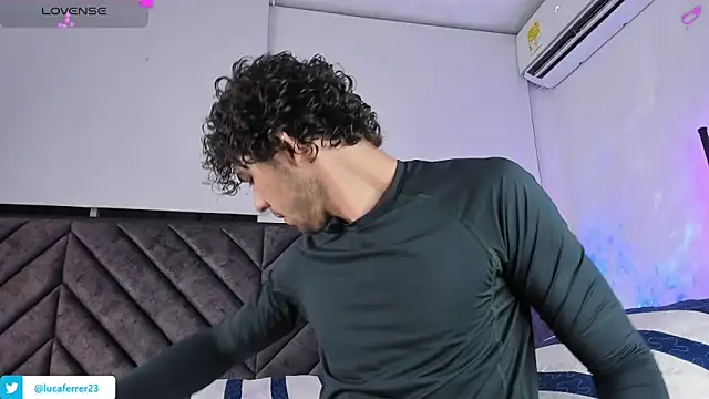 Luca ferrer  online show from February 12, 2026, 2:44 am