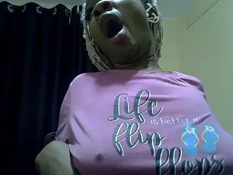 Horny-slut  online show from November 3, 2025, 7:02 am