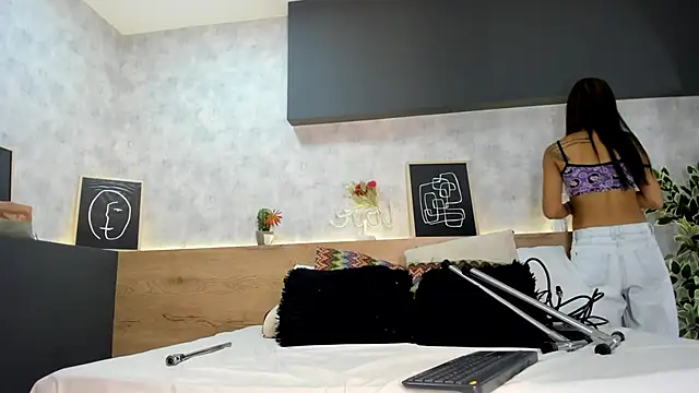 karina gomez 18 online show from March 12, 2026, 11:36 am