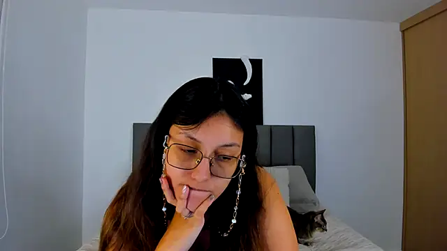 nataliepeterson online show from November 18, 2025, 9:07 pm