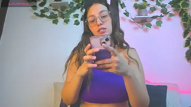 nataliepeterson online show from February 7, 2025, 6:35 am