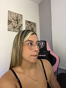 Issabela G1 online show from April 18, 2026, 2:47 am