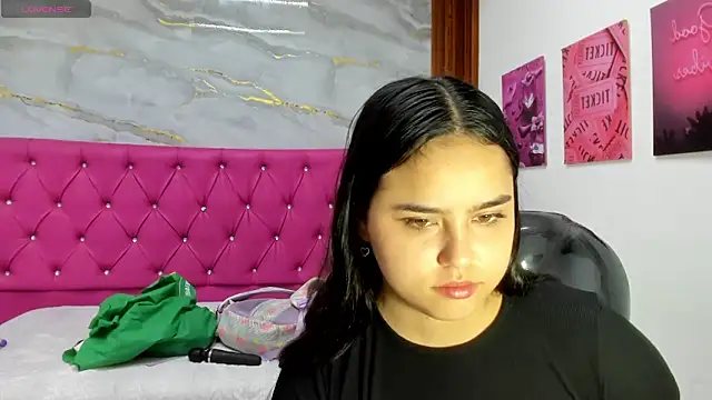 Snapshot of Helen_russo chatting on April 29, 2026, 6:14 pm Helen russo online show from April 29, 2026, 6:14 pm