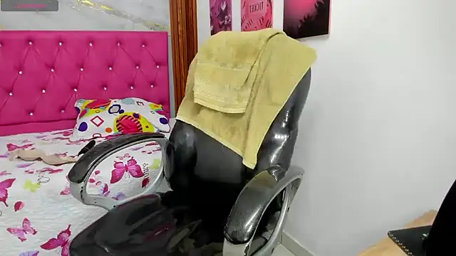 Snapshot of Helen_russo chatting on April 15, 2026, 7:07 pm Helen russo online show from April 15, 2026, 7:07 pm
