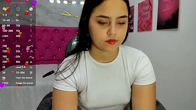 Snapshot of Helen_russo chatting on April 23, 2026, 6:09 pm Helen russo online show from April 23, 2026, 6:09 pm
