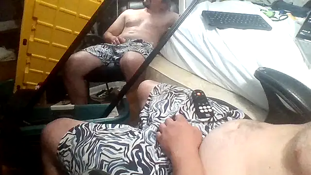 Curved4Pleasure online show from April 28, 2026, 7:35 am