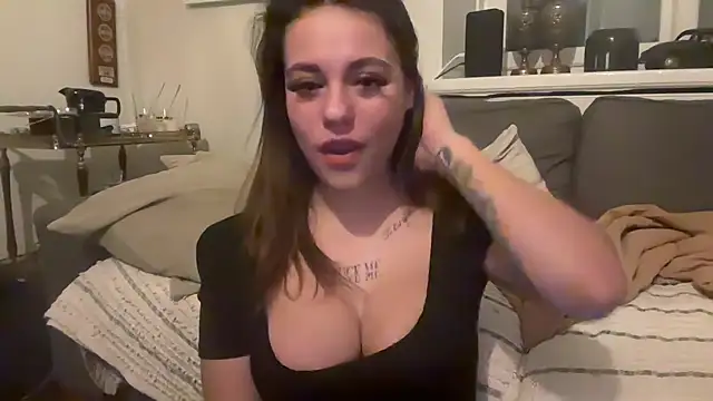 Snapshot of Dif-tjejen chatting on December 2, 2025, 2:01 am Dif-tjejen online show from December 2, 2025, 2:01 am