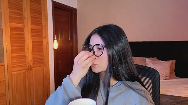 ChloeTurner  online show from April 15, 2026, 8:53 pm