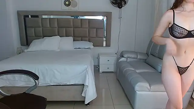 Snapshot of zoecruzz chatting on February 4, 2026, 2:56 pm zoecruzz online show from February 4, 2026, 2:56 pm