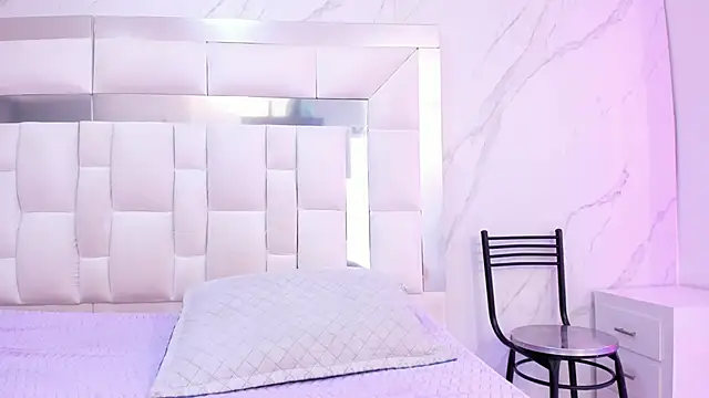 BritneyCollins online show from November 26, 2025, 12:05 pm