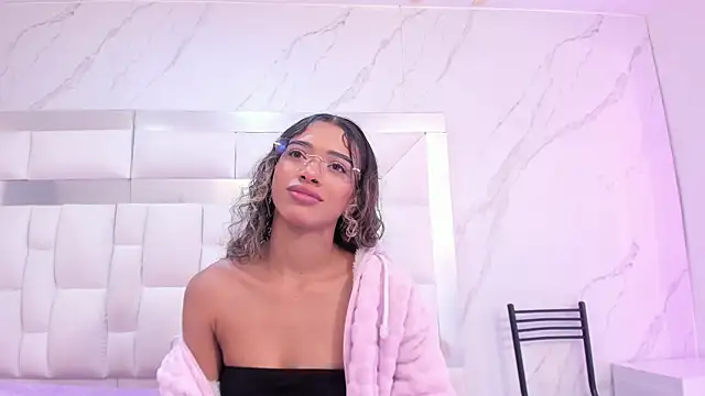 BritneyCollins online show from November 28, 2025, 11:54 am