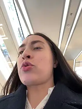 Holly Play online show from February 6, 2025, 10:36 am
