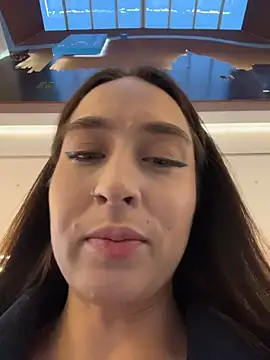 Holly Play online show from December 20, 2025, 12:08 pm