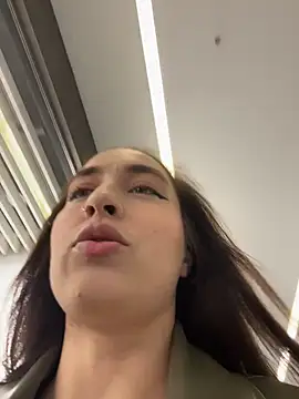 Holly Play online show from October 9, 2025, 7:09 am