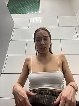 Snapshot of Holly_Play chatting on May 11, 2026, 2:45 pm Holly Play online show from May 11, 2026, 2:45 pm
