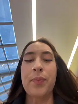 Holly Play online show from December 15, 2025, 12:11 pm