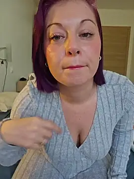 Chaudesquirt online show from February 23, 2026, 7:09 am