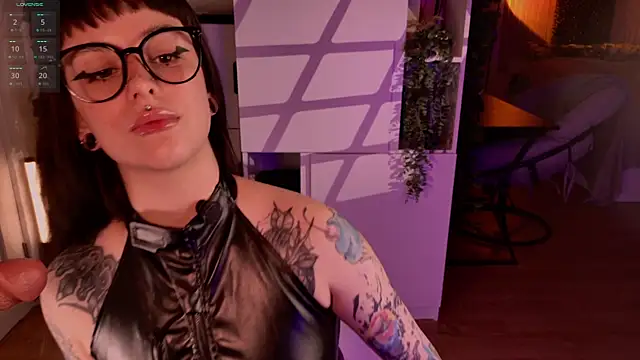 MichaellaMoon online show from April 4, 2026, 6:36 pm