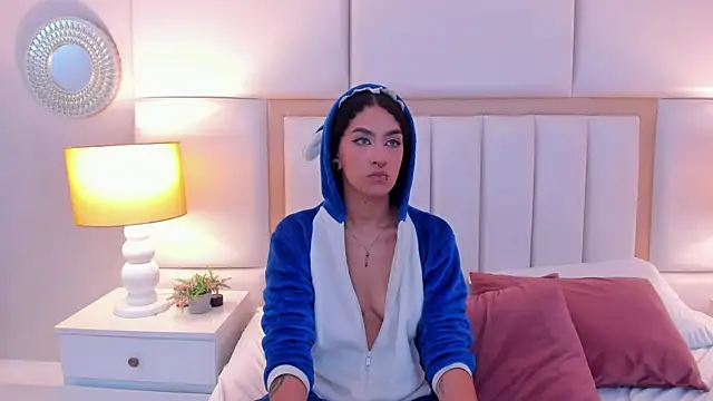 EllaBennet online show from January 31, 2025, 11:35 am
