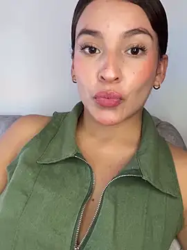 Cora sarah online show from October 3, 2025, 3:02 pm