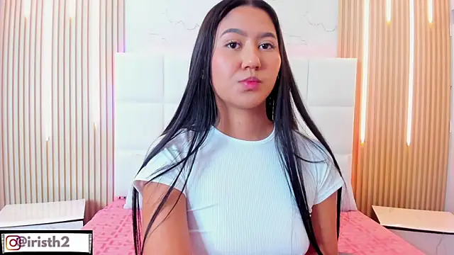 Iris Thompson  online show from October 17, 2025, 3:43 am