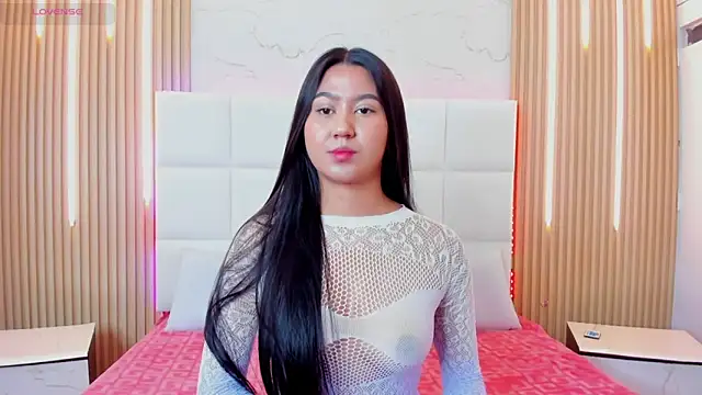 Iris Thompson  online show from October 28, 2025, 4:24 am