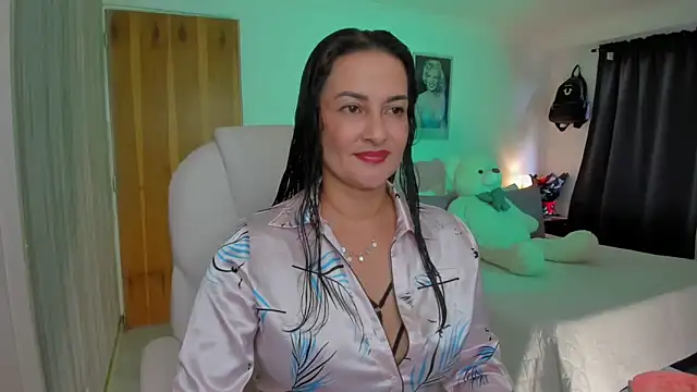 lucy diiaz online show from September 25, 2025, 8:04 pm