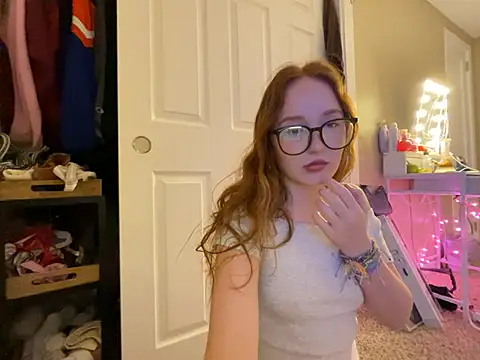 gingerbabe18 online show from February 7, 2025, 1:36 am