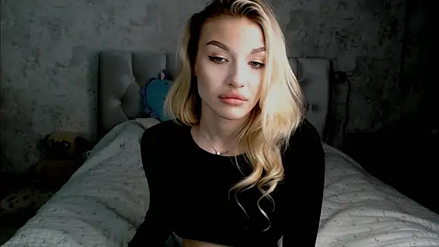 Ella Milla online show from May 11, 2026, 4:04 pm
